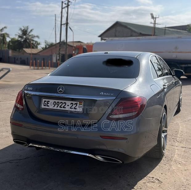 Mercedes-Benz E300 2017 Gray