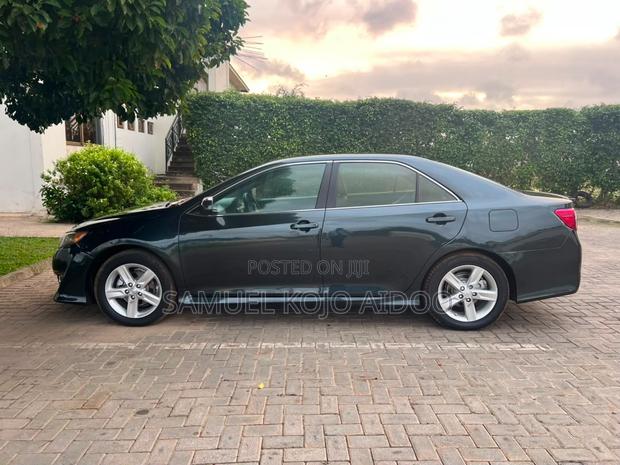 Toyota Camry SE 4dr Sedan (2.5L 4cyl 6A) 2014 Blue