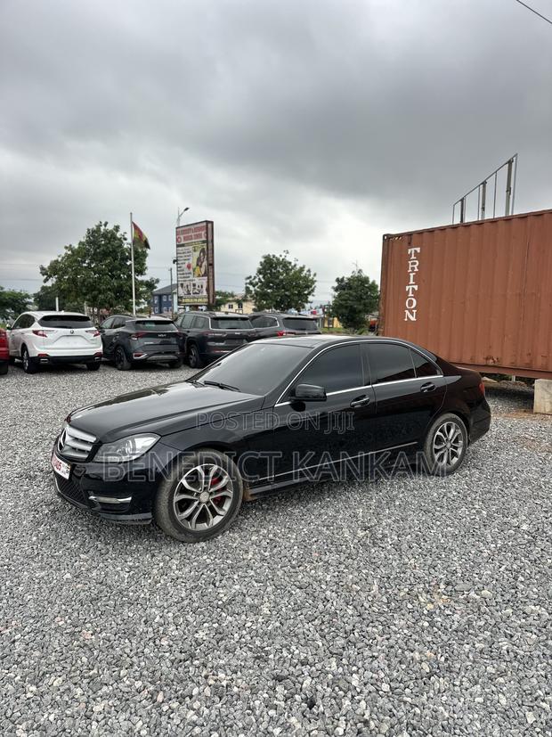 Mercedes-Benz C200 2013 Black