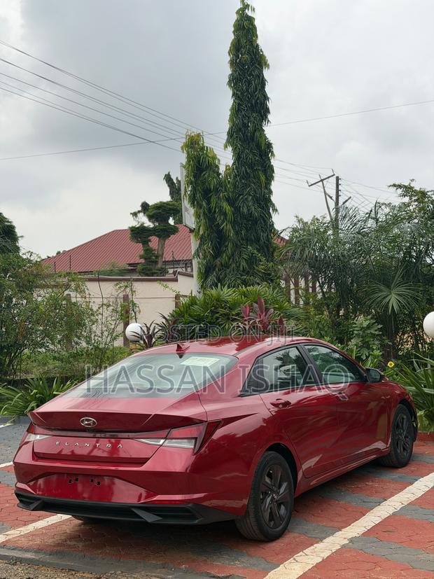 Hyundai Elantra 2021 Red
