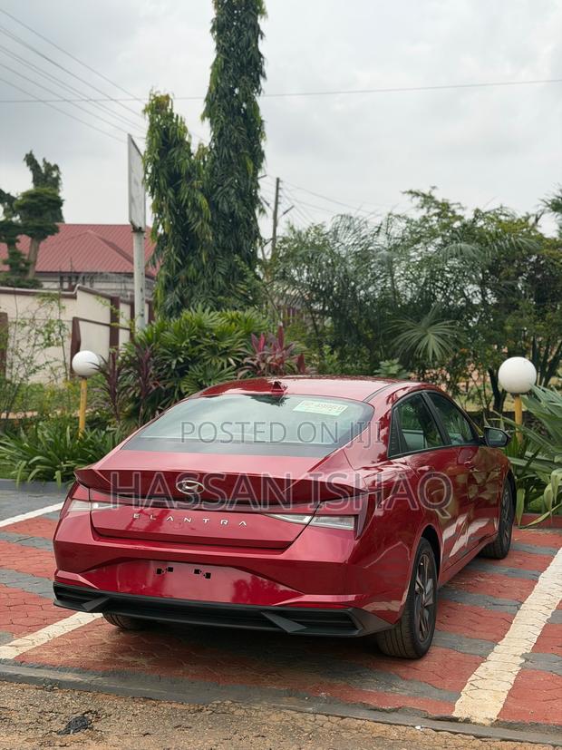 Hyundai Elantra 2021 Red