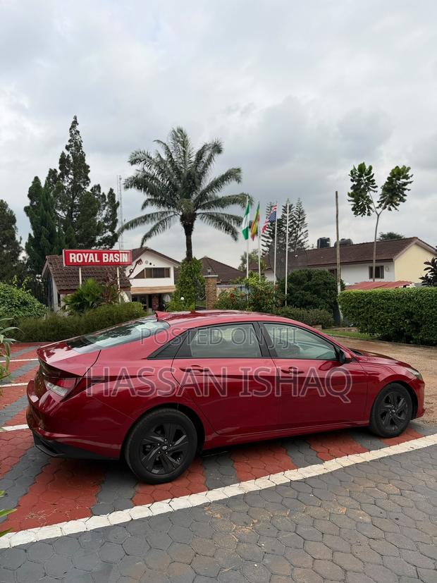 Hyundai Elantra 2021 Red
