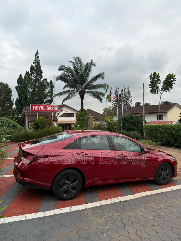 Hyundai Elantra 2021 Red