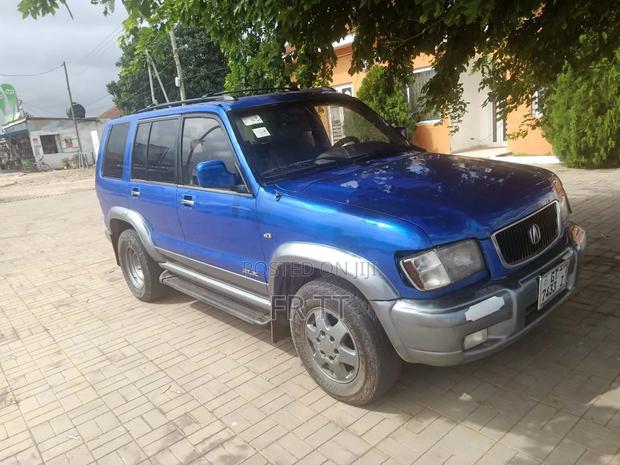 Isuzu Trooper 2000 Blue