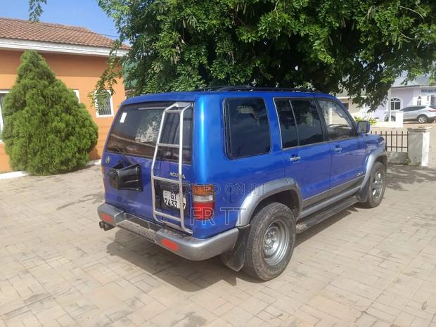 Isuzu Trooper 2000 Blue