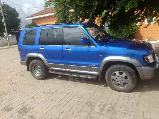 Isuzu Trooper 2000 Blue