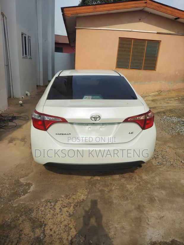 Toyota Corolla LE (1.8L 4cyl 2A) 2019 White
