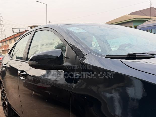 Toyota Corolla SE (1.8L 4cyl 2A) 2018 Gray