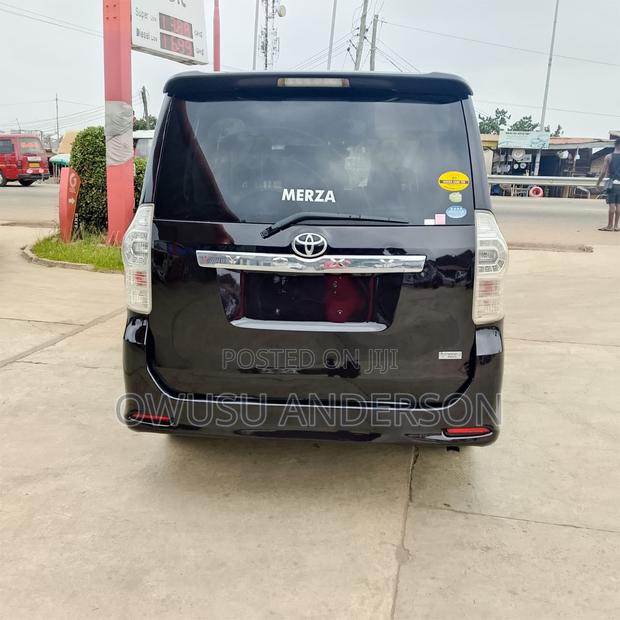 Toyota Voxy 2013 Black