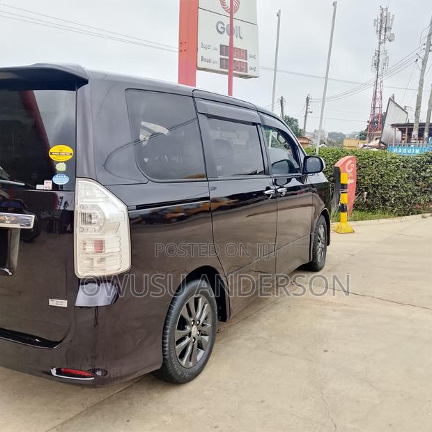 Toyota Voxy 2013 Black
