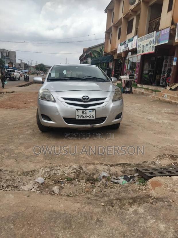 Toyota Belta 2010 Silver