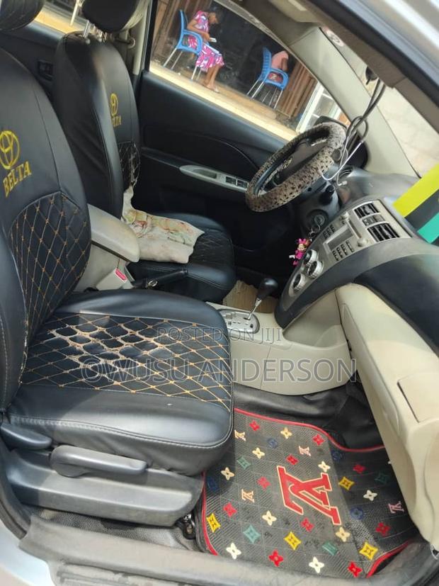 Toyota Belta 2010 Silver