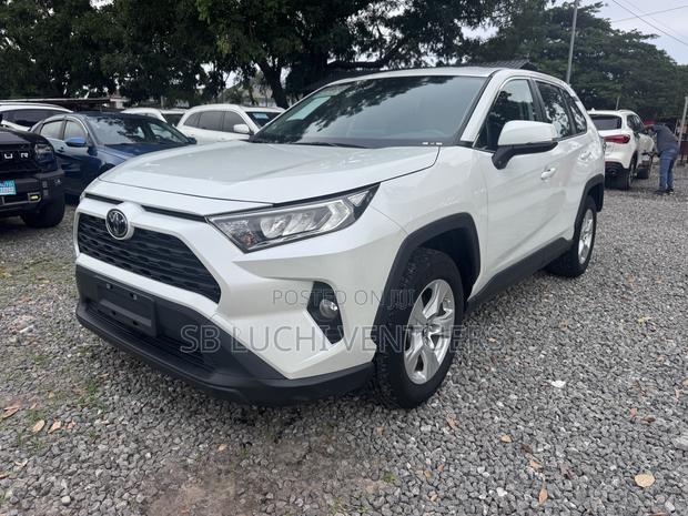 Toyota RAV4 2023 White