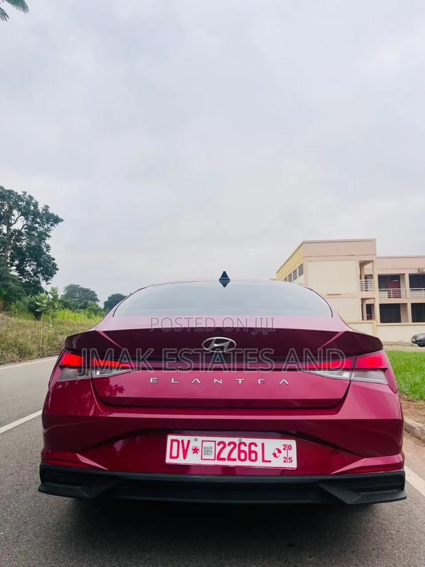 Hyundai Elantra 2021 Red