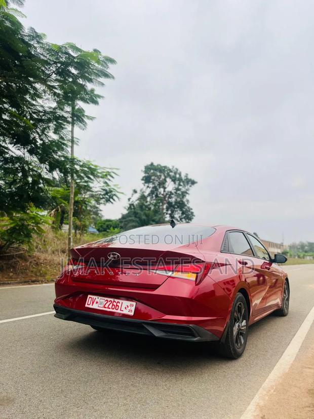 Hyundai Elantra 2021 Red