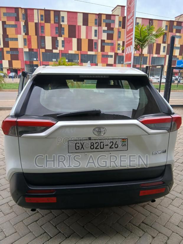 Toyota RAV4 2021 White