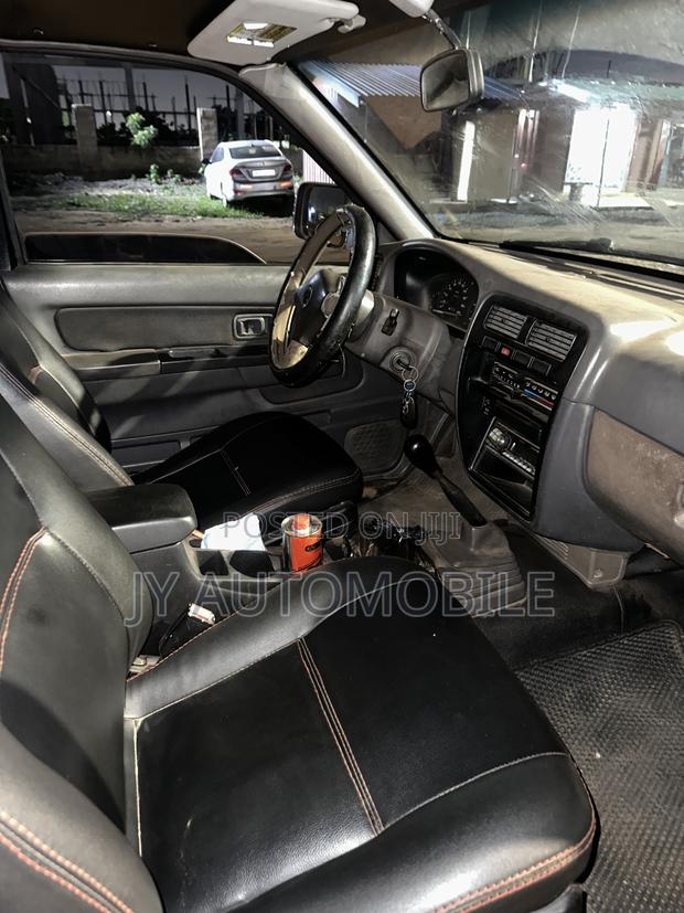 Nissan Hardbody 2000 Black