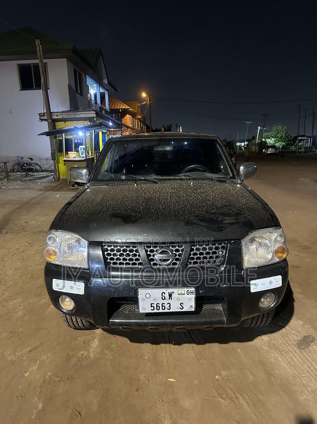Nissan Hardbody 2000 Black