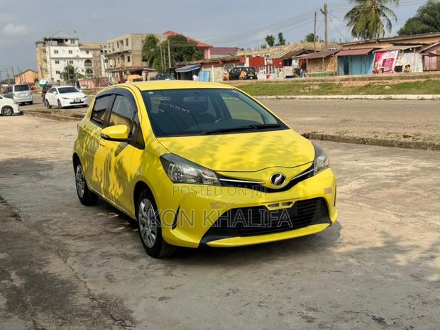 Toyota Vitz 1.3 FWD 5dr 2015 Yellow