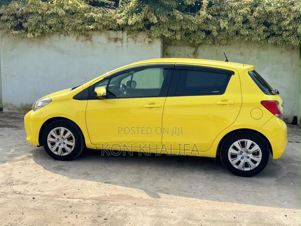 Toyota Vitz 1.3 FWD 5dr 2015 Yellow