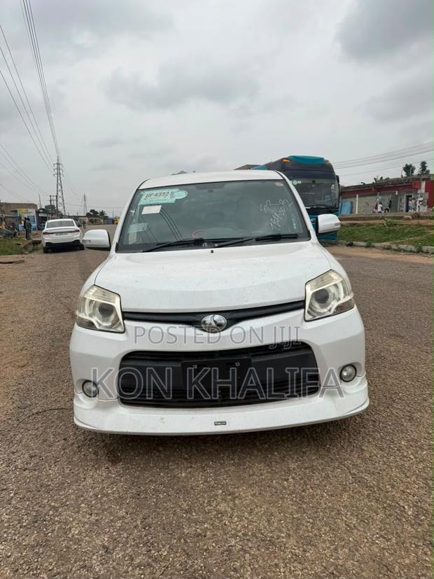 Toyota Sienta 1.5 FWD 2014 White