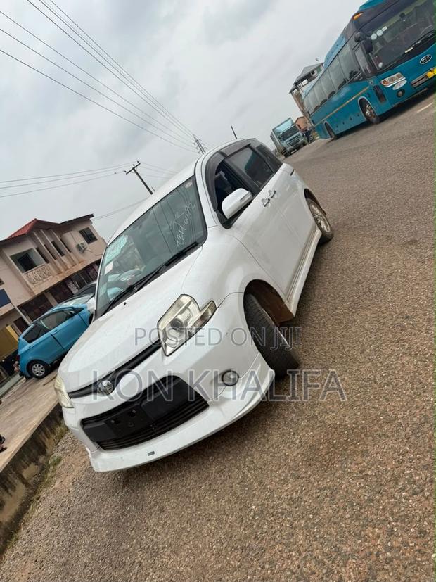 Toyota Sienta 1.5 FWD 2014 White