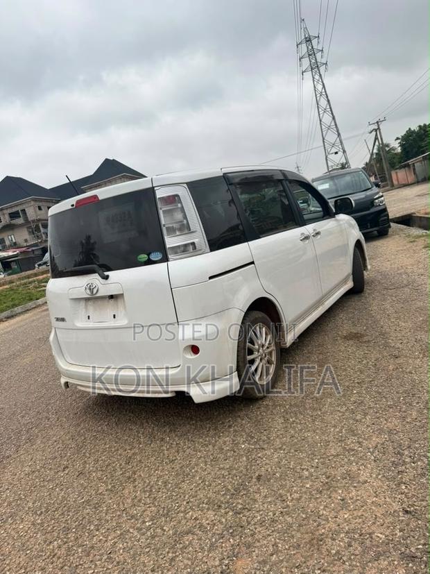 Toyota Sienta 1.5 FWD 2014 White