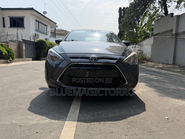 Toyota Yaris iA 1.5 FWD 2018 Gray