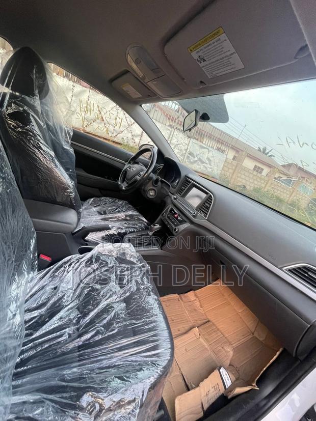 Hyundai Elantra SEL 2018 White