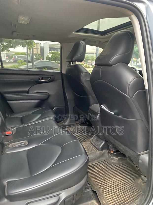 Toyota Highlander XLE 2022 Blue