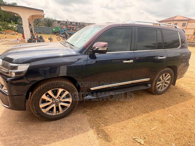 Toyota Land Cruiser 5.7 V8 GXR 2019 Black