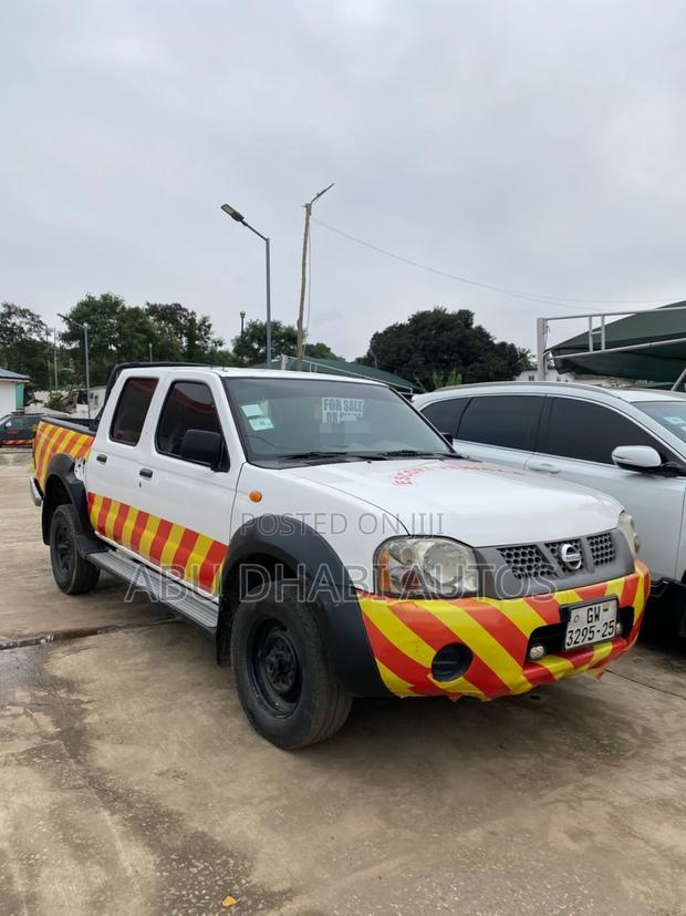 Nissan Hardbody 2009 White