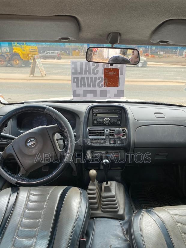Nissan Hardbody 2009 White
