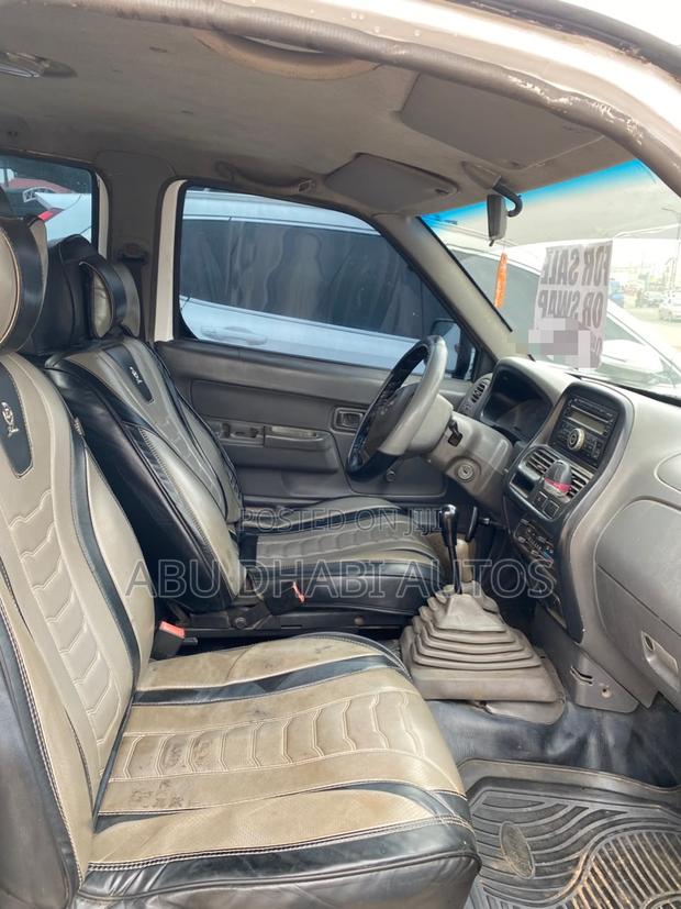 Nissan Hardbody 2009 White