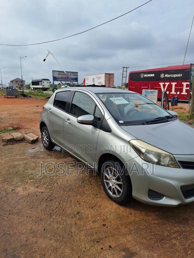 Toyota Vitz 1.3 AWD 3dr 2011 Gray