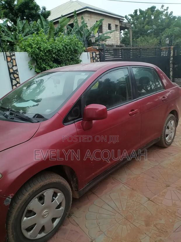 Nissan Versa 2010 Red