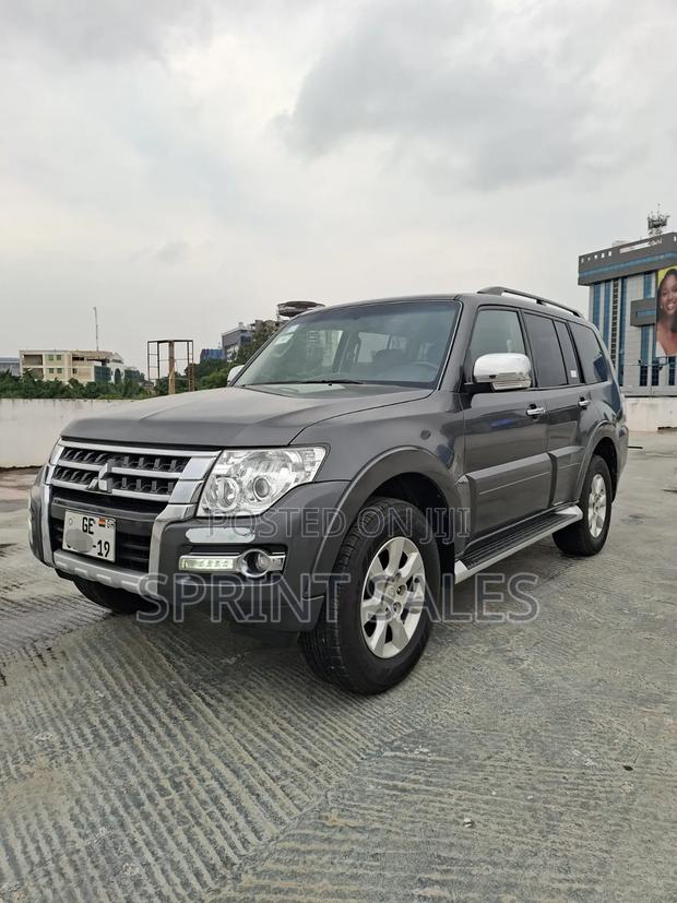 Mitsubishi Pajero 2019 Gray