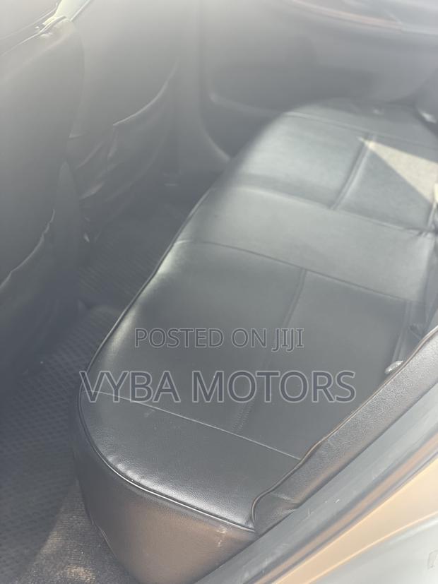 Toyota Corolla 2011 Silver