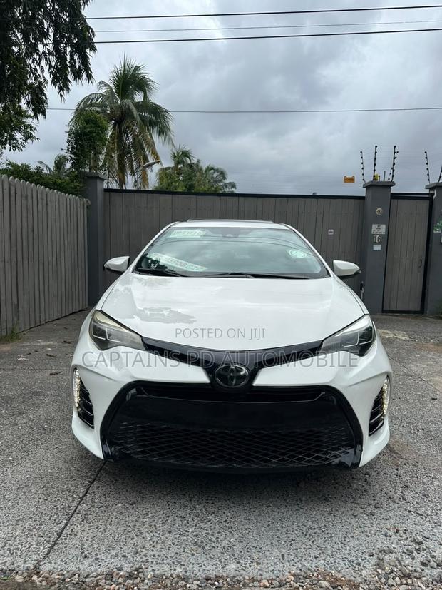 Toyota Corolla 2018 White