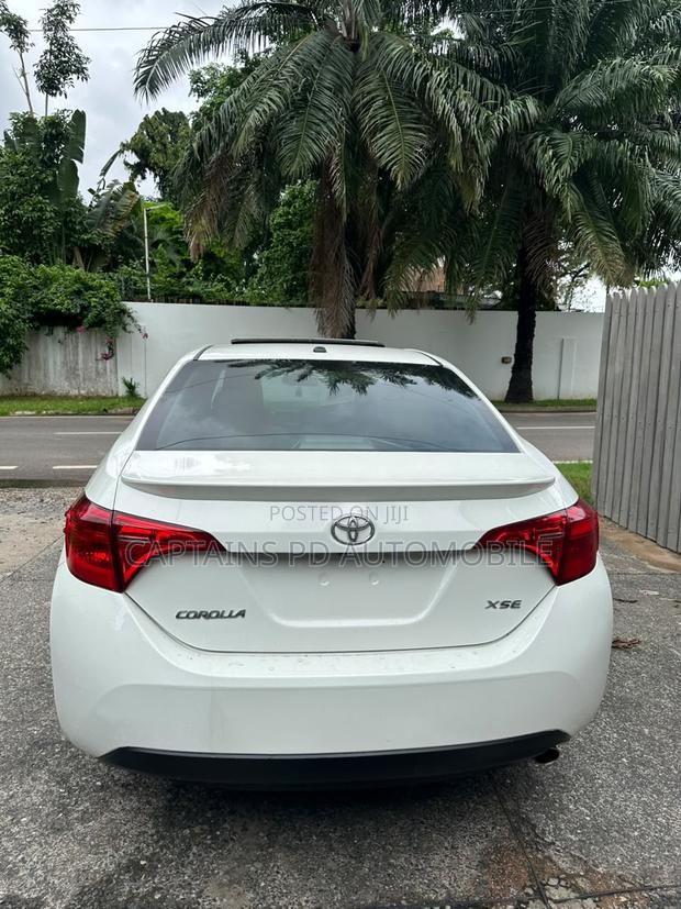 Toyota Corolla 2018 White