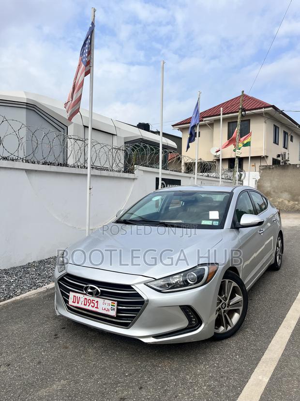 Hyundai Elantra Limited Sedan FWD (2.0L 4cyl 6A) 2017 Silver