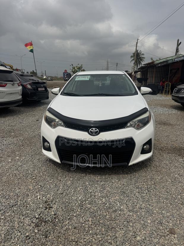 Toyota Corolla S 4dr Sedan (1.8L 4cyl CVT) 2015 White