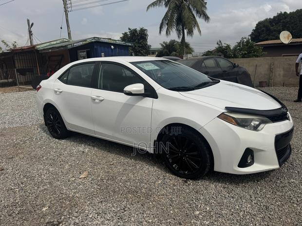 Toyota Corolla S 4dr Sedan (1.8L 4cyl CVT) 2015 White