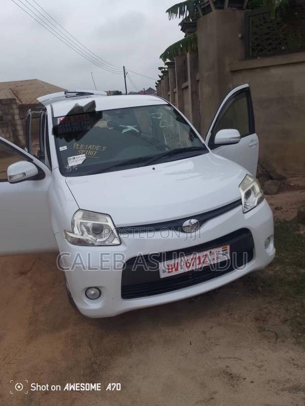 Toyota Sienta 2015 White
