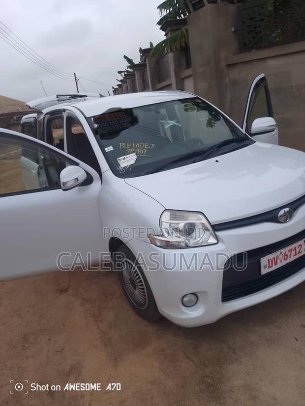 Toyota Sienta 2015 White