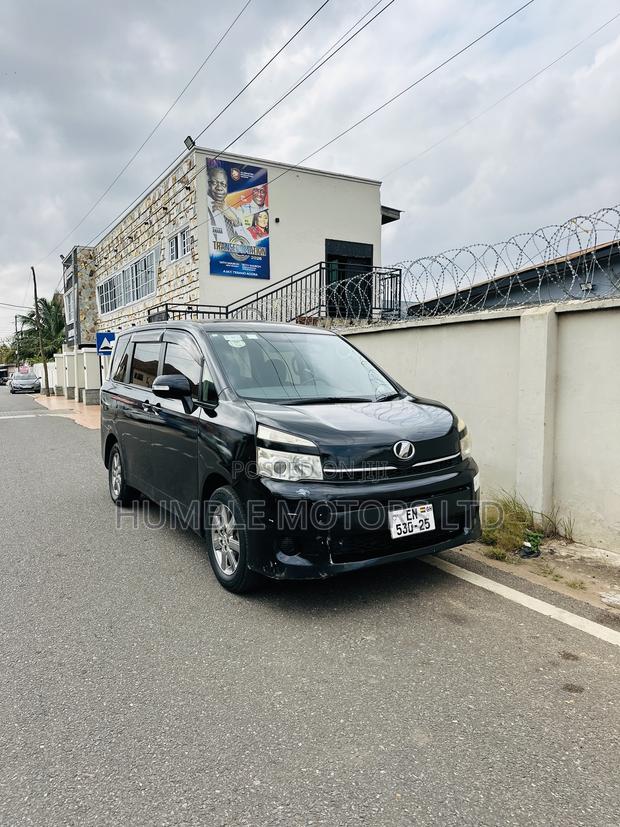 Toyota Voxy 2013 Black