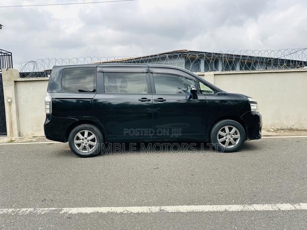 Toyota Voxy 2013 Black