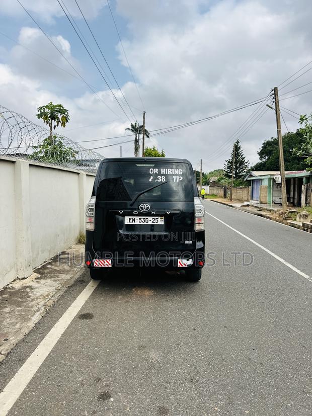 Toyota Voxy 2013 Black