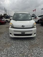 Toyota Voxy V 4WD 8-Seater 2011 White for sale