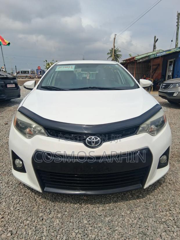 Toyota Corolla 2015 White